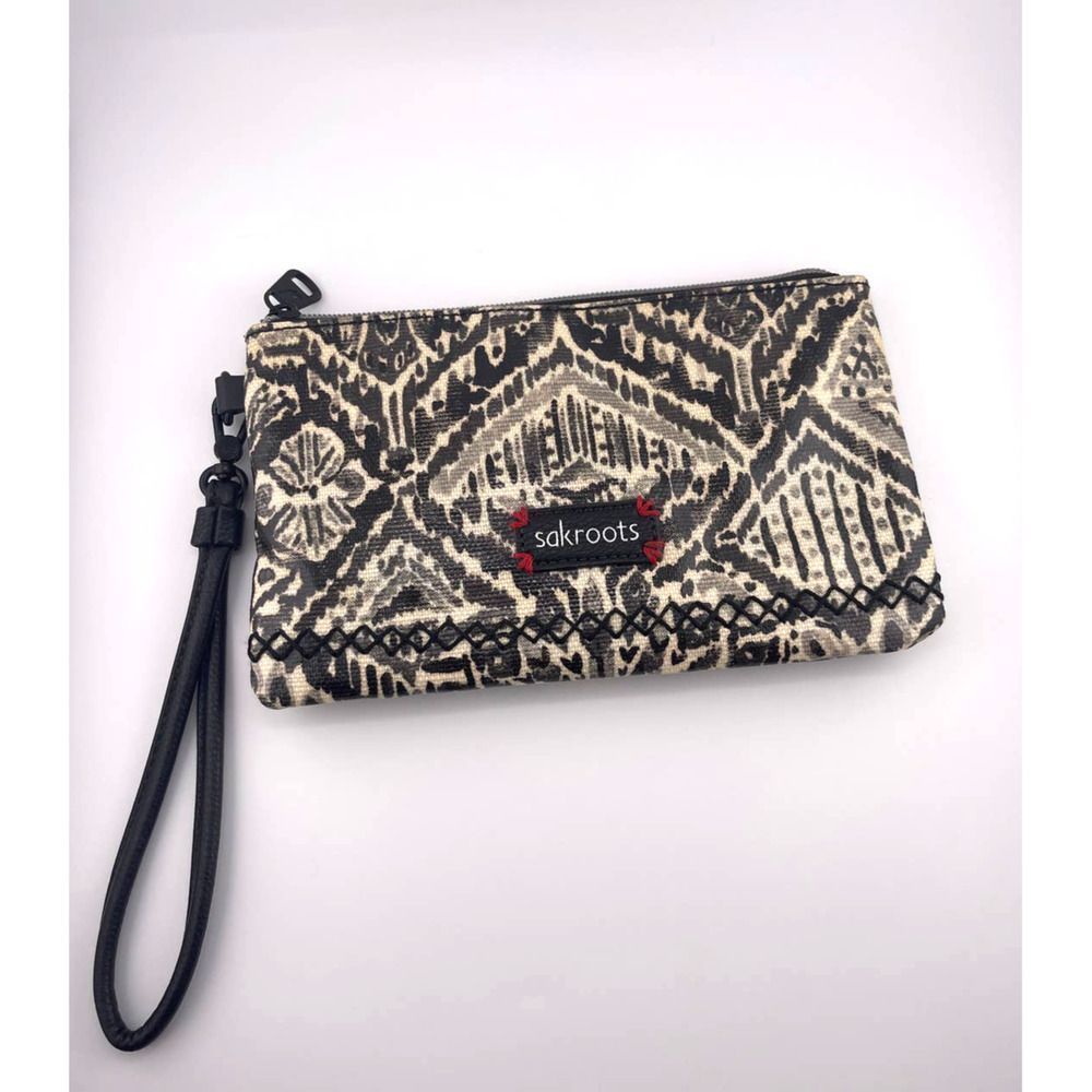 NWOT Sak Roots Wristlet Wallet Clutch With Battery Bank Built‎ In